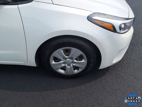 Used 2017 Kia Forte LX FWD image 3