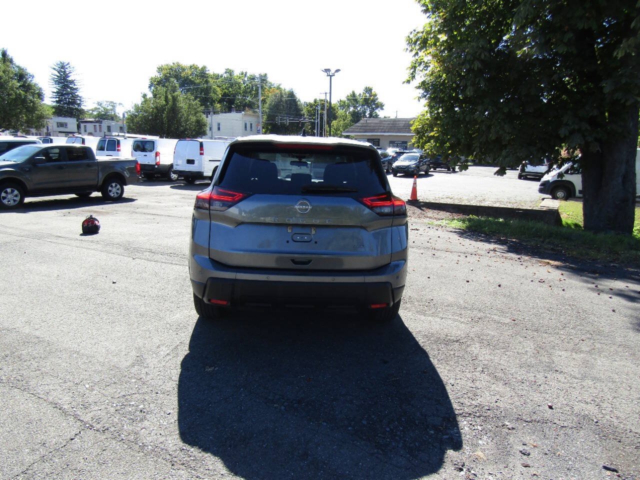 Used 2024 Nissan Rogue S AWD/4WD image 6
