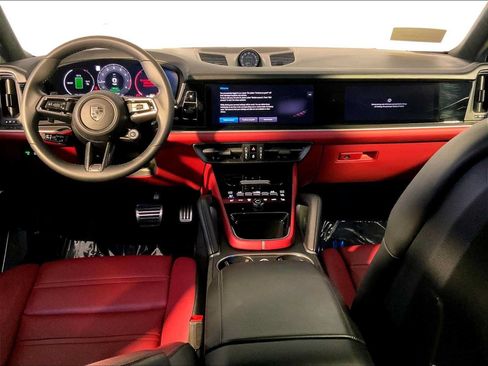 Certified 2025 Porsche Cayenne Turbo AWD/4WD image 14
