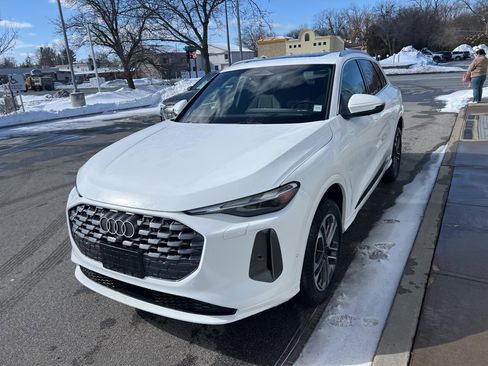 Used 2025 Audi Q5 Premium w/ Convenience Package image 49