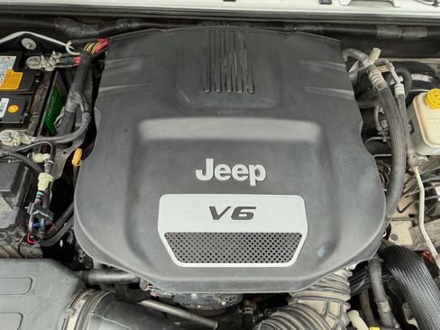 Used 2016 Jeep Wrangler Unlimited Rubicon AWD/4WD image 29
