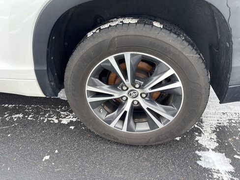 Used 2018 Toyota Highlander LE image 10