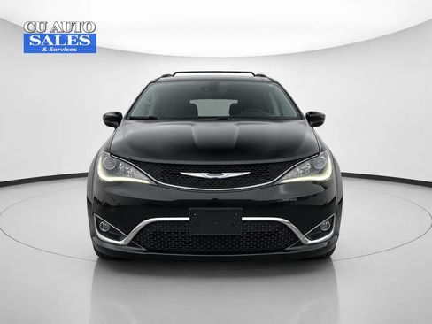 Used 2020 Chrysler Pacifica Limited FWD image 2