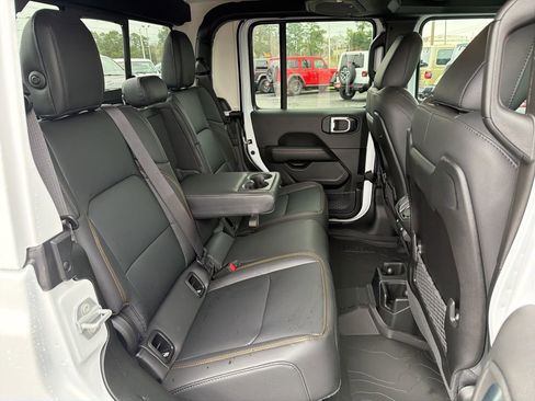 New 2026 Jeep Gladiator Sport AWD/4WD image 18