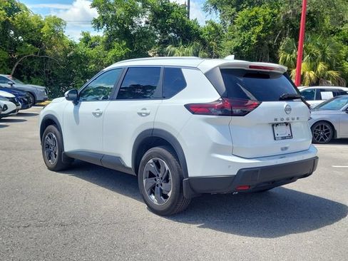 Certified 2025 Nissan Rogue SV w/ SV Premium Package FWD image 4