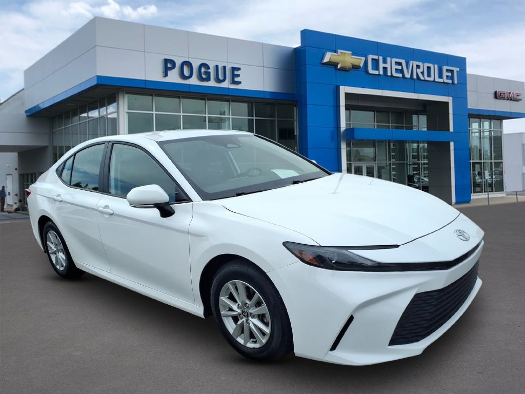 Used 2025 Toyota Camry LE FWD image 1