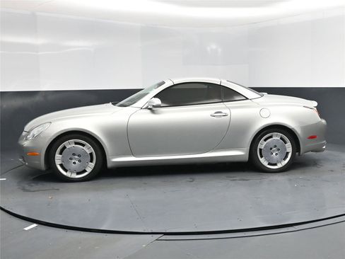 Used 2003 Lexus SC 430 Convertible image 3