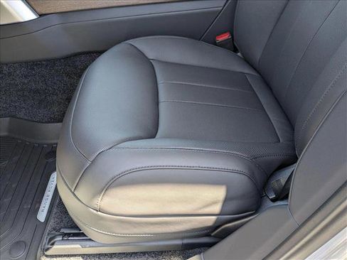 New 2025 Land Rover Range Rover SE image 4