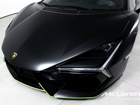 Used 2024 Lamborghini Revuelto AWD/4WD image 32