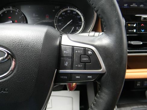 Used 2022 Toyota Highlander Platinum AWD/4WD image 14
