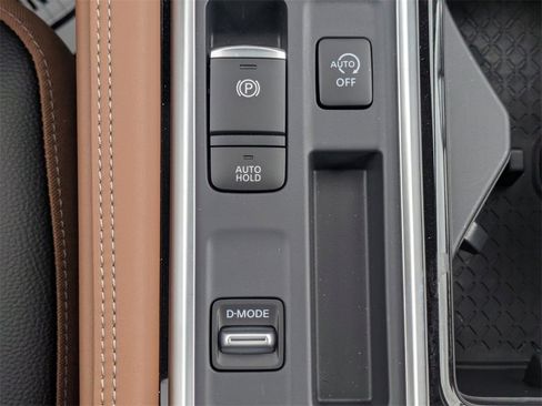 New 2025 Nissan Pathfinder Platinum image 25