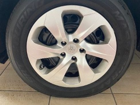 Used 2021 Toyota RAV4 LE FWD image 35