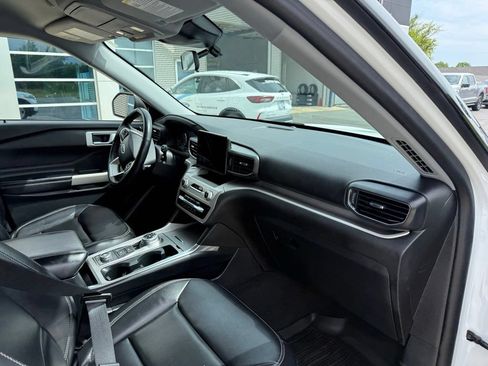 Used 2021 Ford Explorer XLT w/ Equipment Group 202A AWD/4WD image 11