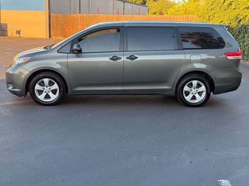 Used 2012 Toyota Sienna FWD image 5