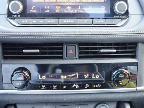 Used 2025 Nissan Rogue SV FWD image 24