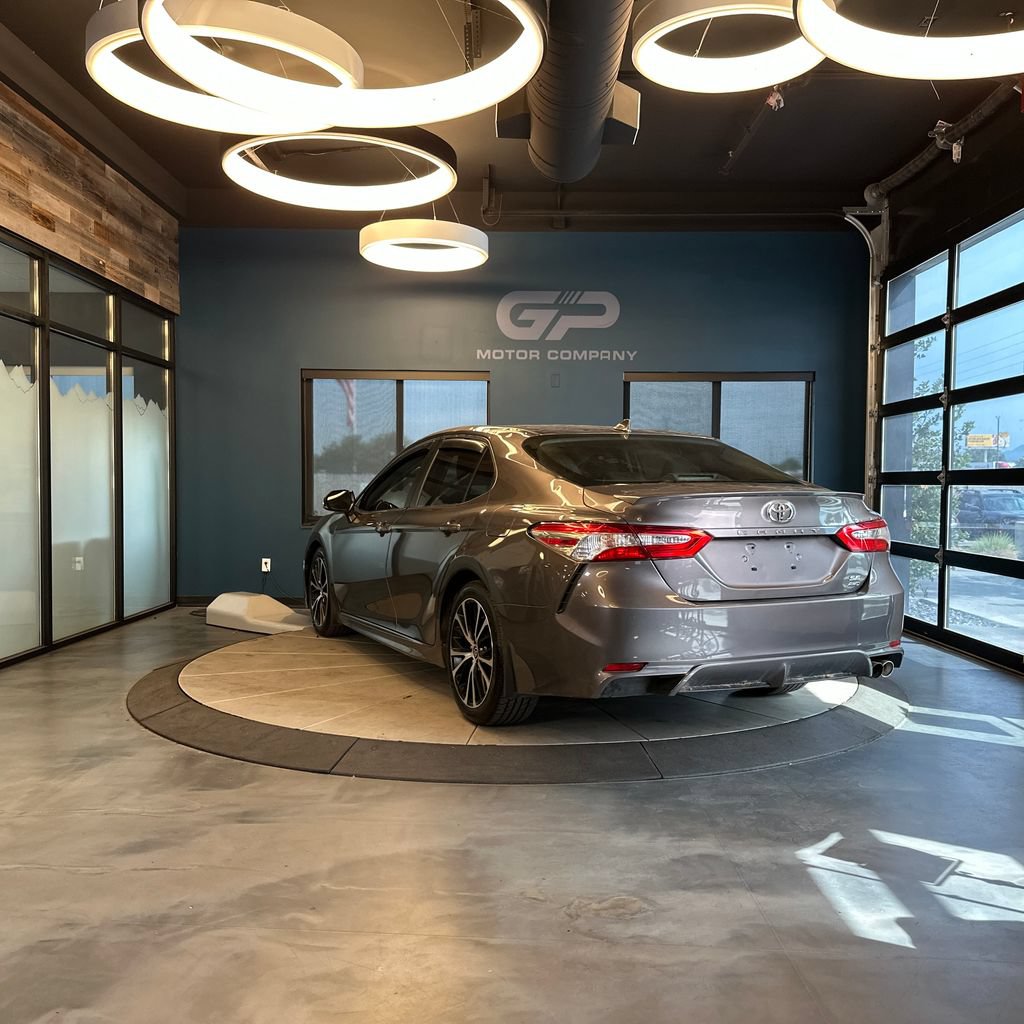 Used 2020 Toyota Camry SE w/ Moonroof Package AWD/4WD image 5