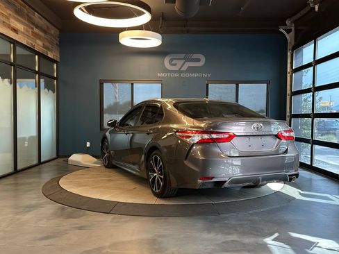 Used 2020 Toyota Camry SE w/ Moonroof Package AWD/4WD image 5