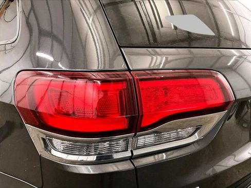 Used 2021 Jeep Grand Cherokee Laredo AWD/4WD image 29