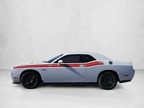 Used 2014 Dodge Challenger R/T image 9