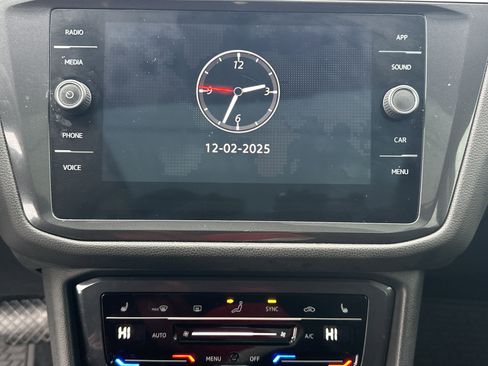 Used 2022 Volkswagen Tiguan SE image 30