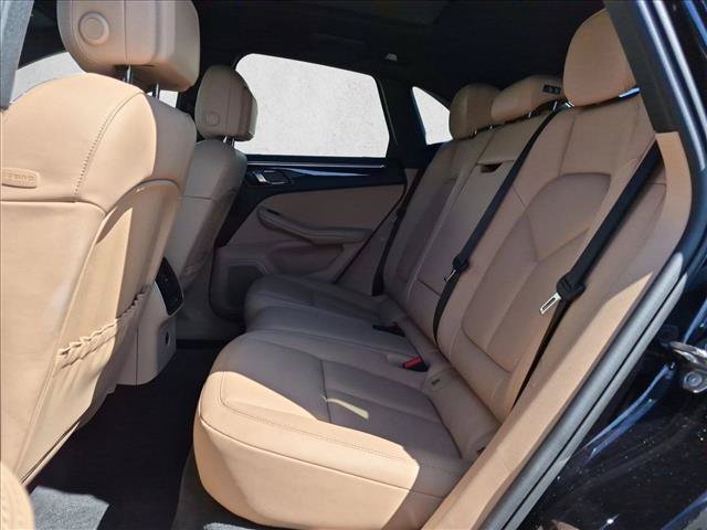 Used 2023 Porsche Macan AWD/4WD image 18