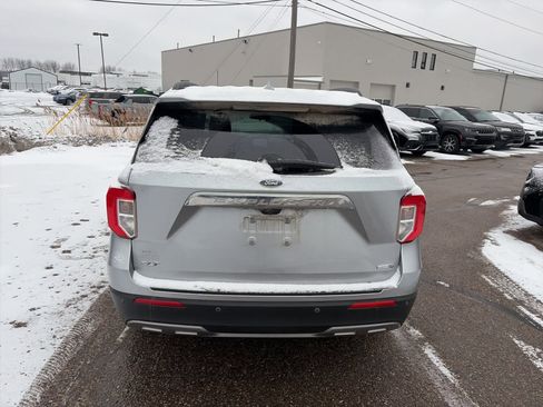 Used 2020 Ford Explorer XLT w/ Equipment Group 202A image 6