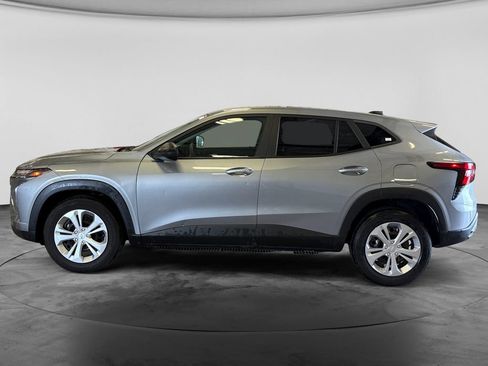 Used 2024 Chevrolet Trax LS FWD image 6