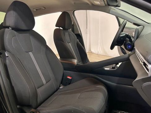 Used 2023 Hyundai Elantra SE FWD image 18