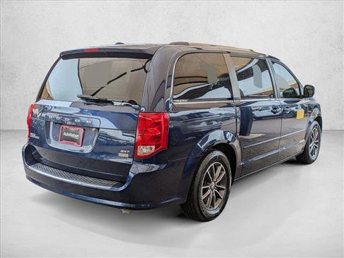 Used 2017 Dodge Grand Caravan SXT image 5