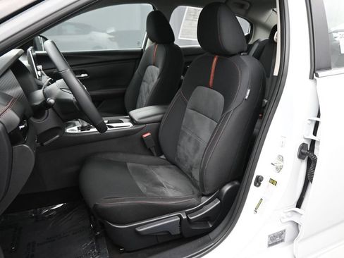 Used 2024 Nissan Sentra SR FWD image 13