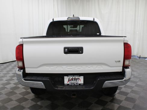 Used 2019 Toyota Tacoma TRD Off-Road image 31