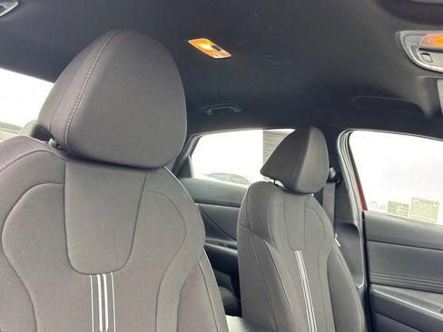 Used 2025 Hyundai Elantra SEL FWD image 16