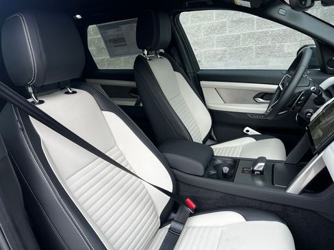 New 2025 Land Rover Discovery Sport Dynamic SE image 13