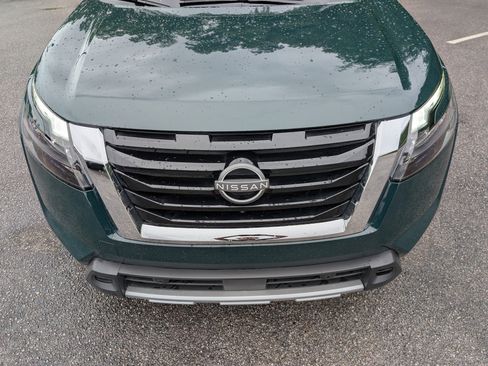 Used 2025 Nissan Pathfinder SL FWD image 12