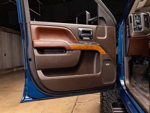 Used 2016 Chevrolet Silverado 2500 High Country w/ Duramax Plus Package image 28