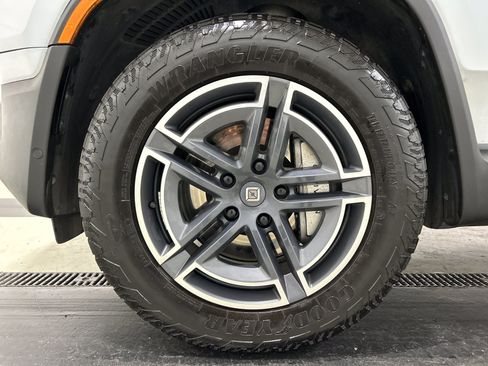 Used 2025 Rivian R1T Adventure AWD/4WD image 9