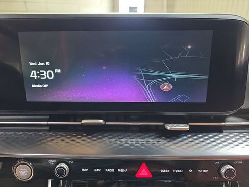 Used 2023 Kia Carnival SX Prestige FWD image 23