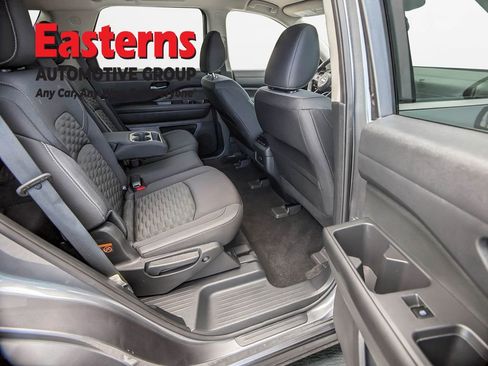 Used 2022 Nissan Pathfinder SV AWD/4WD image 15
