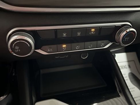 Used 2024 Nissan Altima 2.5 SV image 22