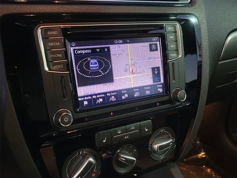 Used 2016 Volkswagen Jetta Sport image 32