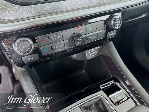 Used 2022 Jeep Compass Latitude image 34
