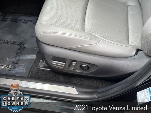 Used 2021 Toyota Venza Limited image 28