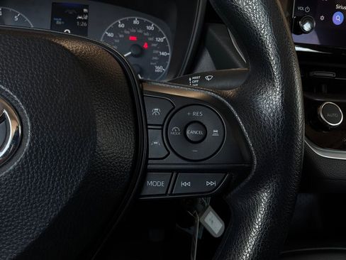 Used 2025 Toyota Corolla LE FWD image 30
