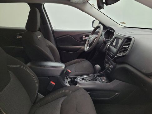 Used 2021 Jeep Cherokee Latitude FWD image 21