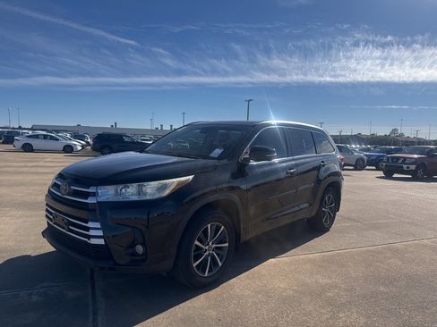 Used 2018 Toyota Highlander XLE image 5