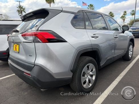 Used 2022 Toyota RAV4 LE FWD image 3