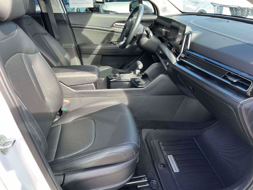 Used 2025 Kia Sportage EX FWD image 12