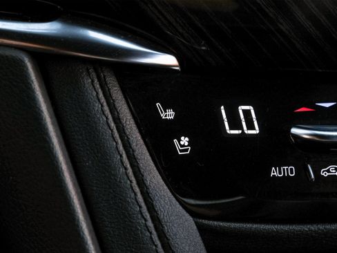 Used 2025 Cadillac XT6 Premium Luxury image 25