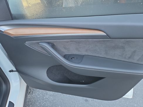 Used 2023 Tesla Model Y AWD image 18
