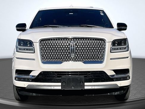 Used 2018 Lincoln Navigator L Reserve w/ Technology Package image 3